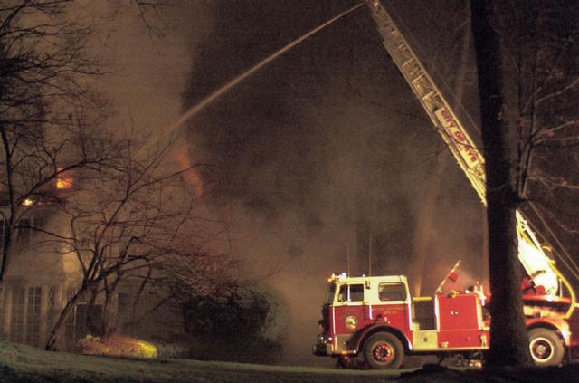 Ladder 25 1975 Seagrave in one of its last fires before retirement.  April 10, 2001 11 Thistle Ln. 3rd Alarm
